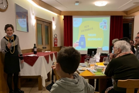Bellissima serata riflettendo sul turismo sostenibile