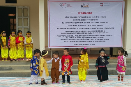 Festa a Dong Chu per la nuova scuola
