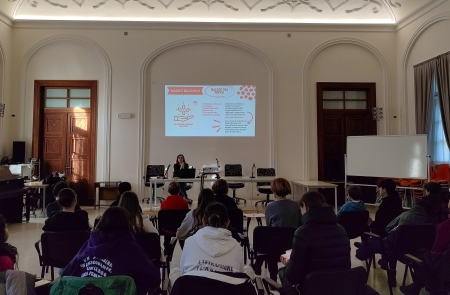 Portando la solidariet&agrave; nelle scuole con "Semi di SAD"