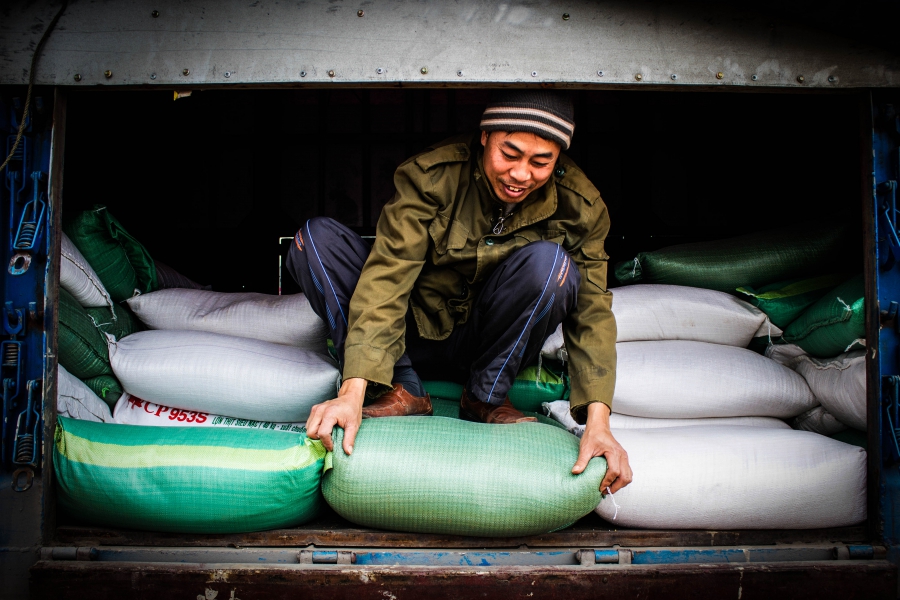 Adozione a distanza Vietnam - consegna del riso